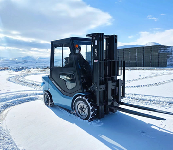 Launched outdoor lithium battery forklift
