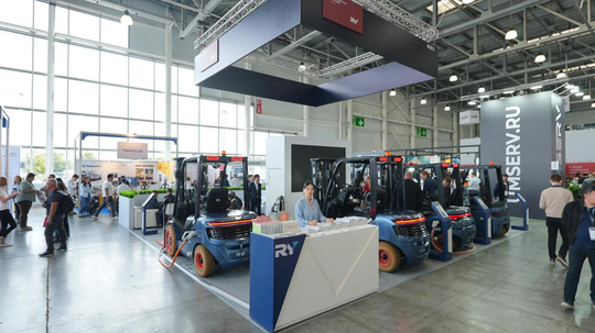 Royal Forklift Shines at Cemat Russia 2025 .png